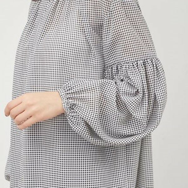 ボウタイ付き袖ボリュームブラウス(手洗い可能) Mila Owen（ミラオーウェン）の「ボウタイ付き袖ボリュームブラウス