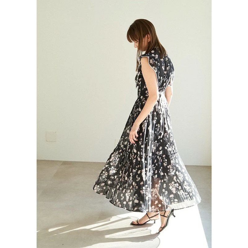 激安新品 Sustainableバイカラープリーツワンピース定価16940円 SNIDEL/スナイデル】Sustainable バイカラープリーツワンピース