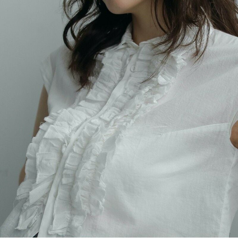 anuke/アンヌーク】Sleeveless Frill Blouse(スリーブレスフリル