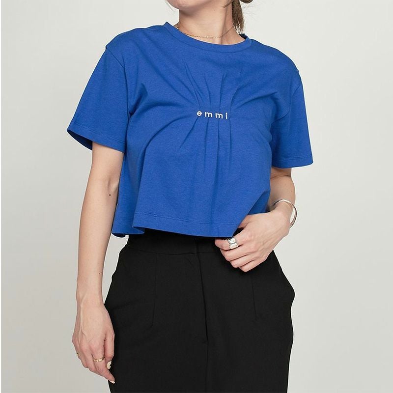 emmi/エミ】emmi×PlaX(TM)クロップドemmiロゴTシャツ・13WCT252066